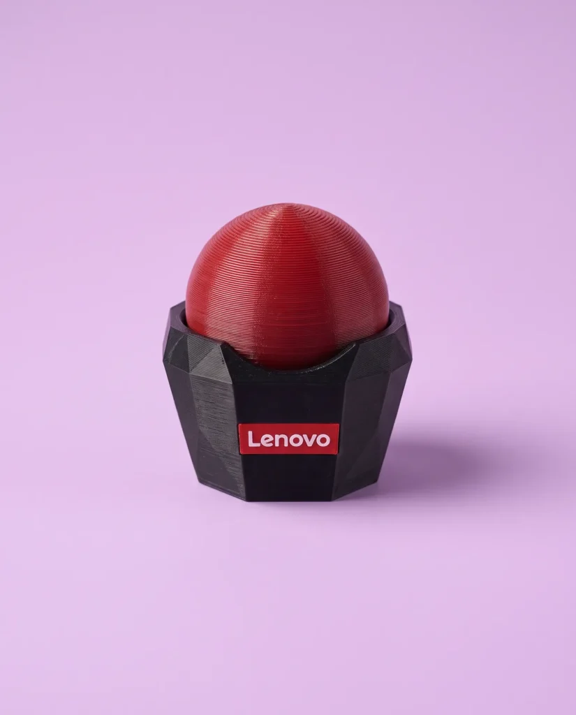 Porta-clipes preto com tampa vermelha e marca Lenovo, impresso em 3D
